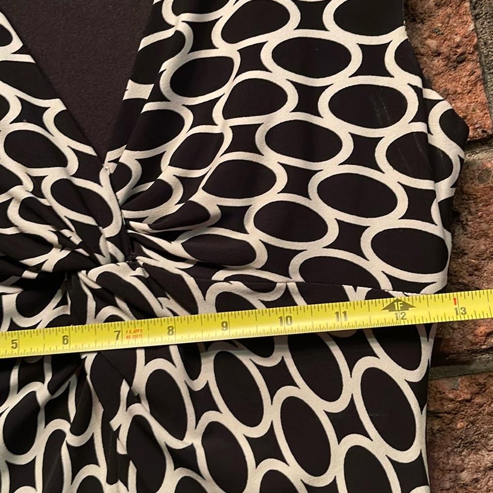 White House | Black Market A-Line Sleeveless Black/White Geometric Print Dress 4 - Picture 11 of 12